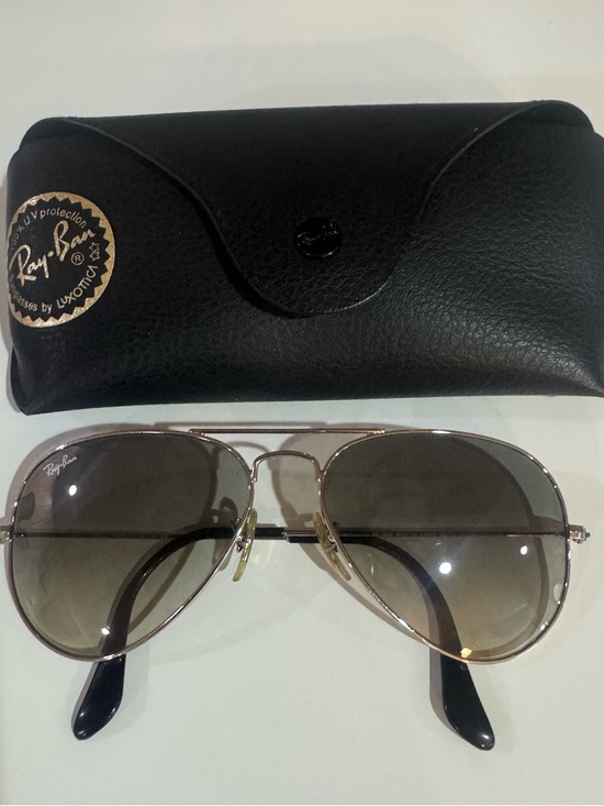 Ray-Ban Other - Ray-Ban Gold Aviator Sunglasses with case included😎😎😎